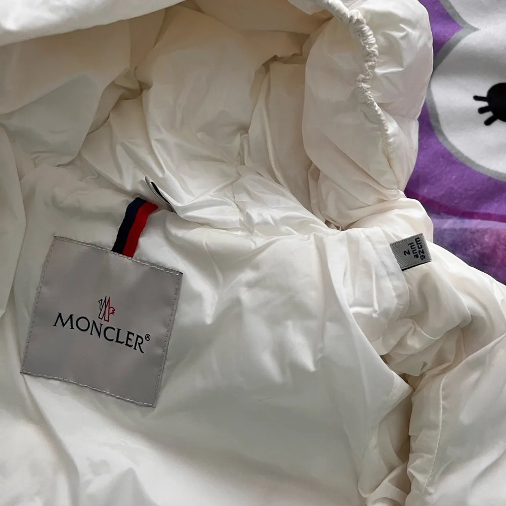 Moncler Kids White Puffer Jacket - Picture 8 of 8